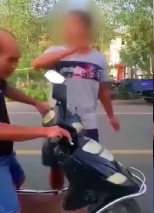 20年后当街殴打老师当事人将出狱,殴打羞辱20年前班主任后续