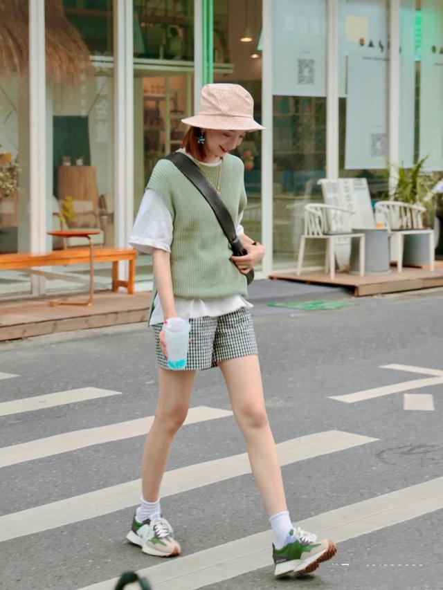 绿色鞋子怎么搭配才好看,绿色单鞋子搭配什么衣服好看