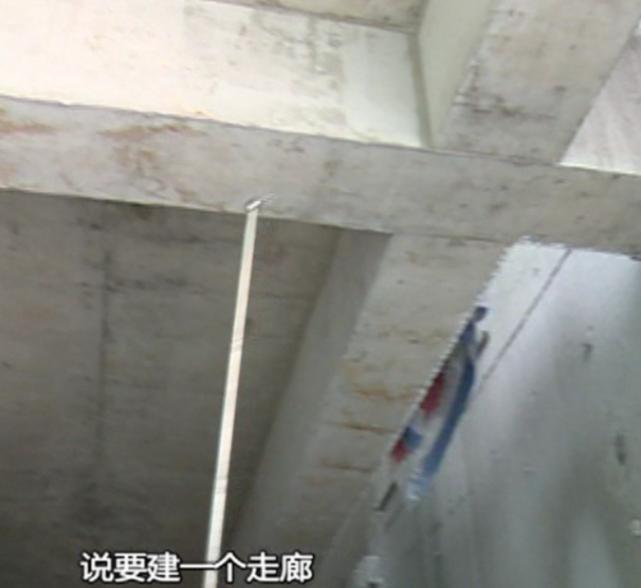 业主买精装房出现多处裂纹谁负责,业主家房子里有裂纹