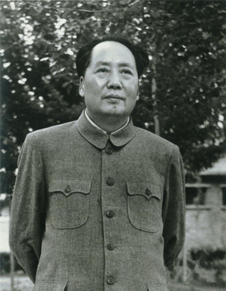 毛主席曾收到一位好友赠的一块腕表，一直戴在手上，直到76年逝世