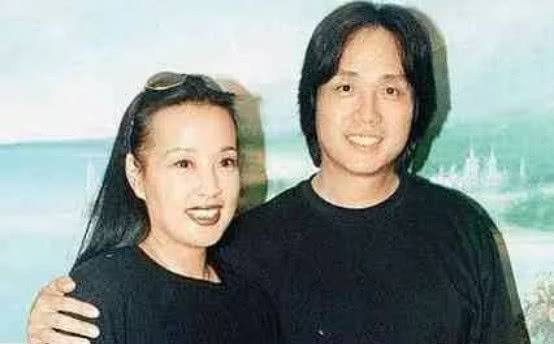 陈国军刘晓庆姜文三人照片,陈国军找姜文谈话