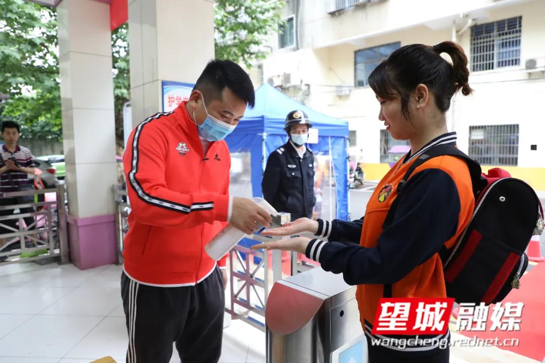 幼园迎新年入园视频,幼儿园开学欢迎孩子回归视频