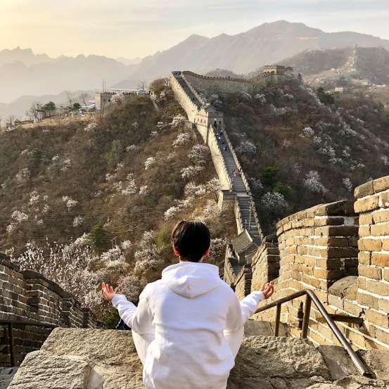 14岁成为英国最小CEO，客户覆盖全球，他的颜值和衣品还不输模特