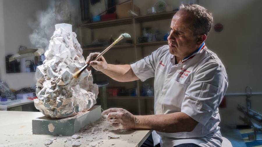 完爆特斯拉龙舌兰,轩尼诗盖里联名款干邑每瓶15万欧