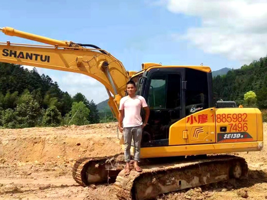 一门手艺带给他命运转折,一台挖机铺就了致富路