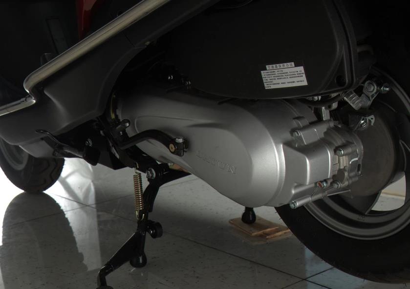 大运摩托踏板125价格以及油耗,大运平民踏板佳影125排量