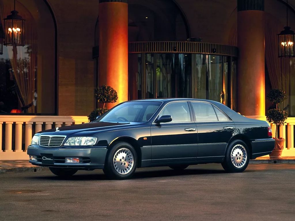 日产公爵老款车型,日产丰田皇冠