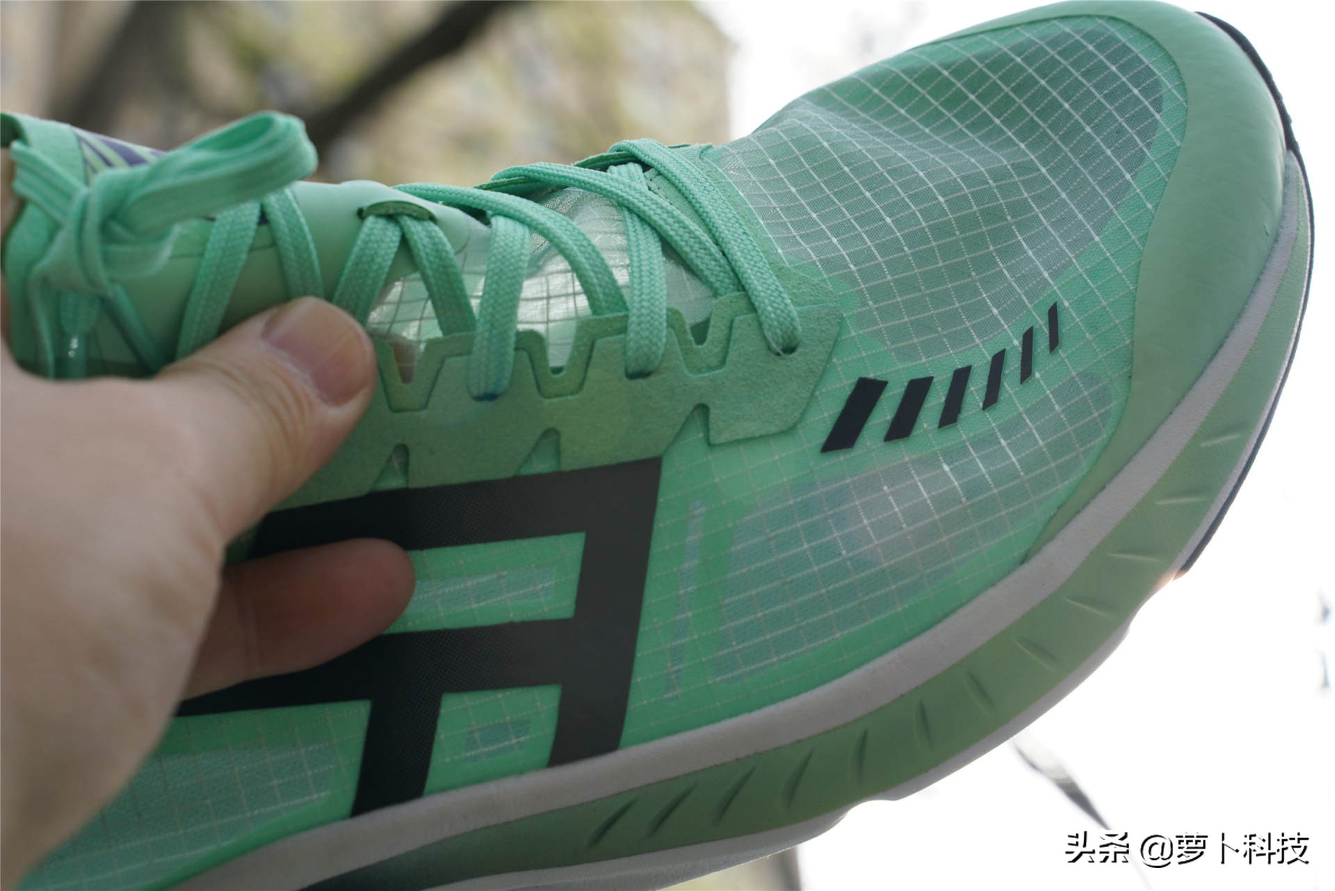 米家freetie轻云缓震竞速跑鞋,freetie轻云跑步鞋和云弹跑步鞋