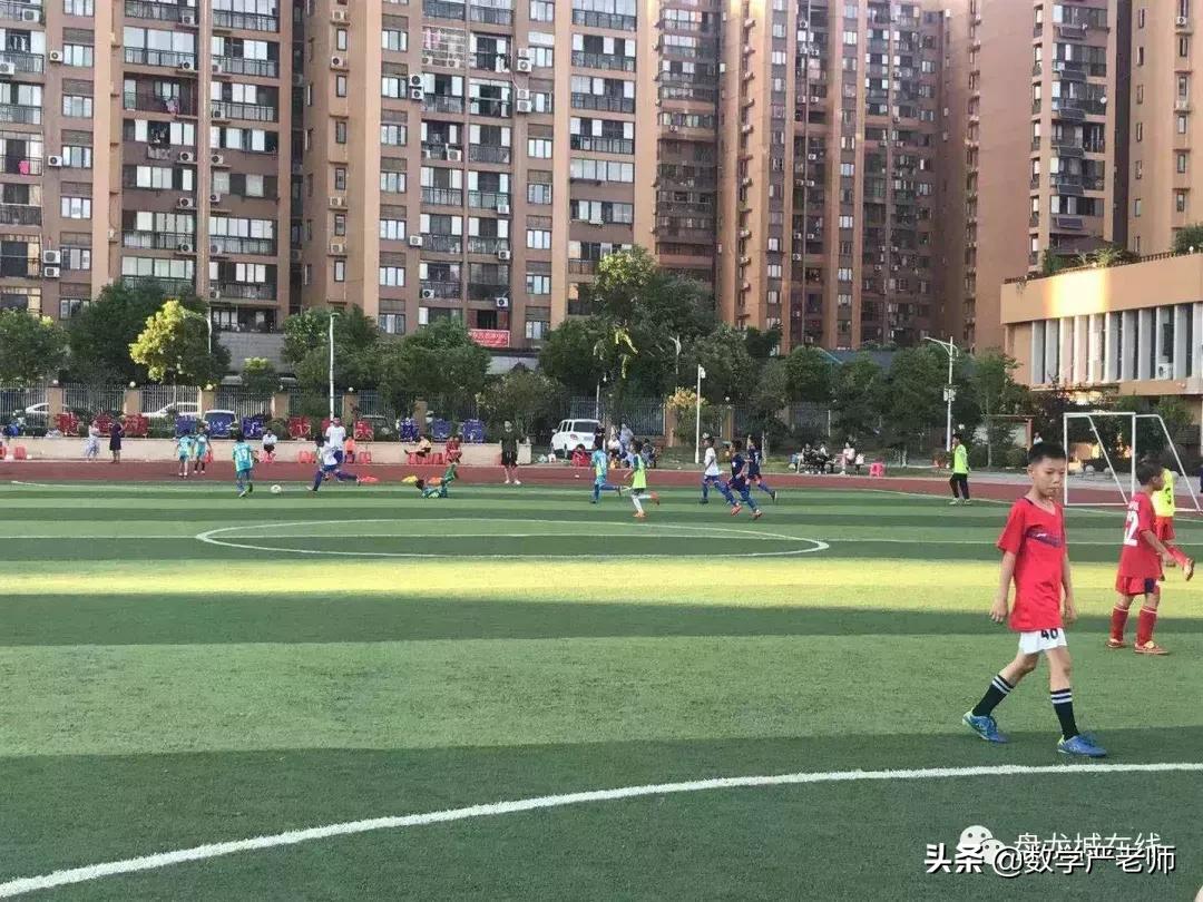 “热”情“五”射，为球而“狂”盘龙三小校园足球友谊赛开“踢”