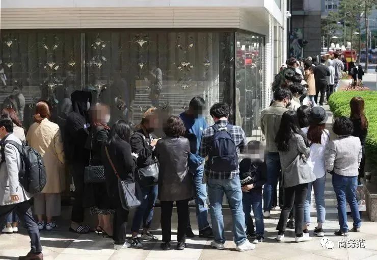 大家都在排队买奢侈品,为什么大家都在买豪车