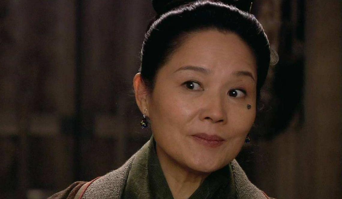 害死武大郎的王婆,她的身份真是茶铺老板娘吗?