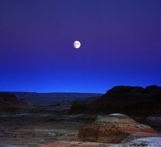 王昌龄边塞诗十首经典,黄沙百战穿金甲全诗赏析