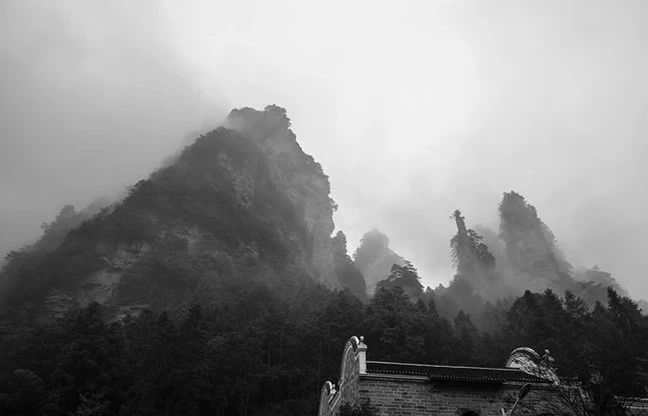 湖南千年禁区神堂湾，阴雨天频传古代人打仗声，宛如阴兵过境