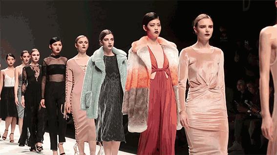 40到50岁灯芯绒外套,40岁女人怎样穿衣有气质