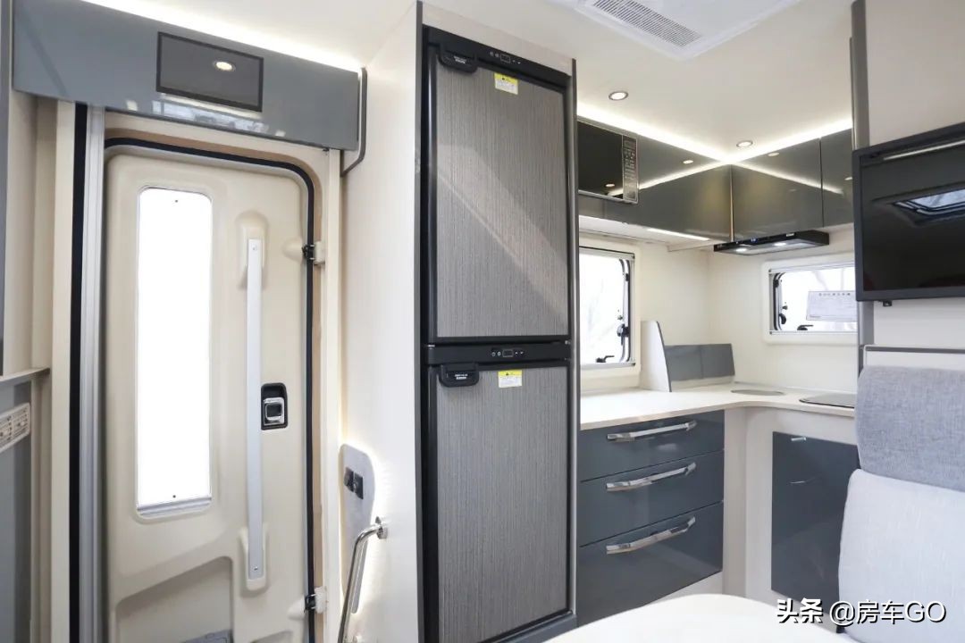 2.0t自动挡四驱越野房车13万左右,2.0t发动机8at轻卡房车