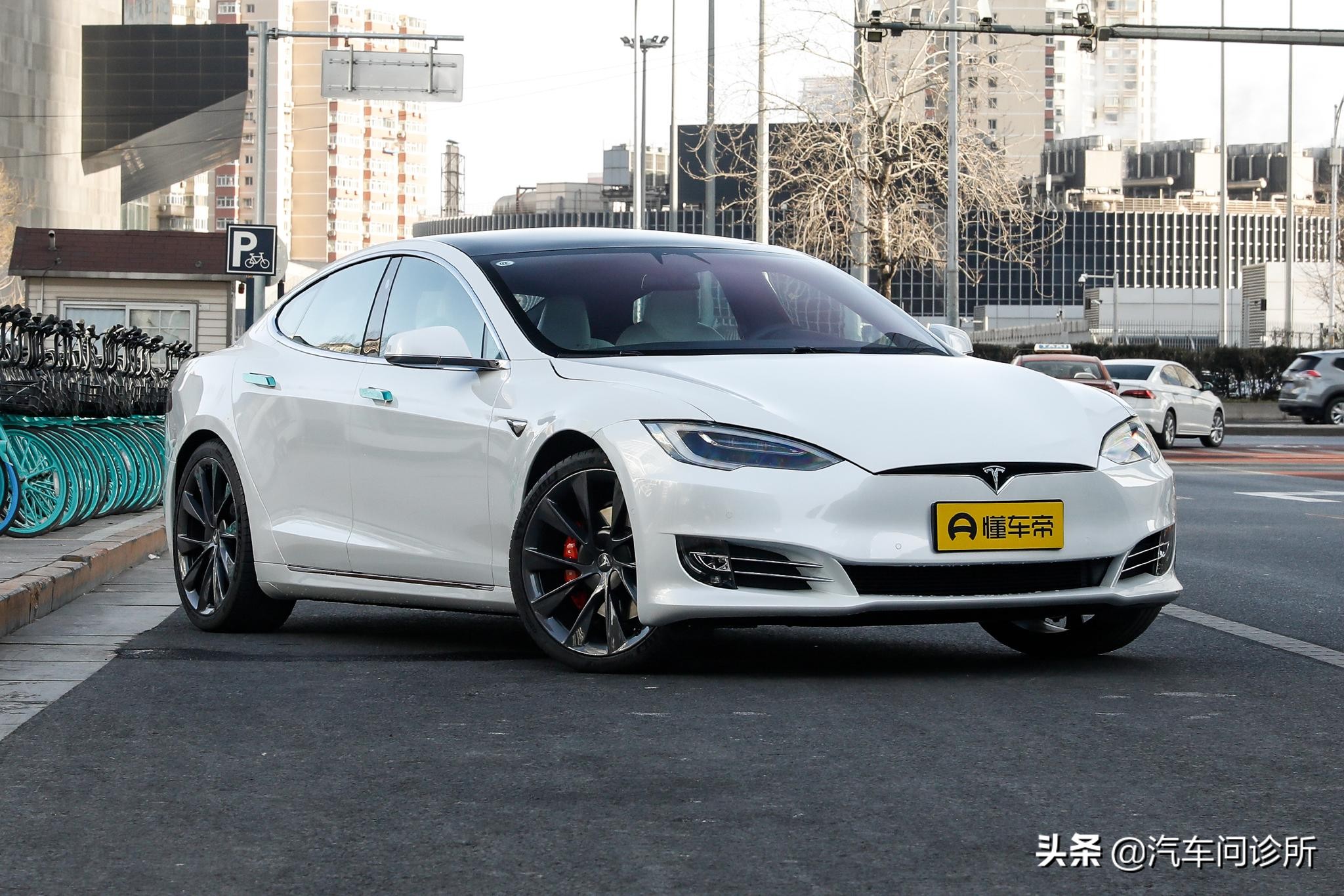 混动和纯电动汽车该如何选择,混动和纯电动汽车有什么区别