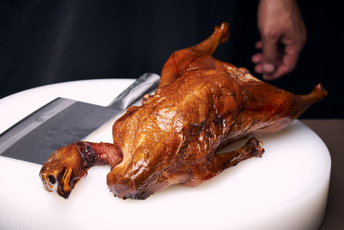 烤鸭卖几块钱一年赚几十万,脆皮烤鸭一年盈利