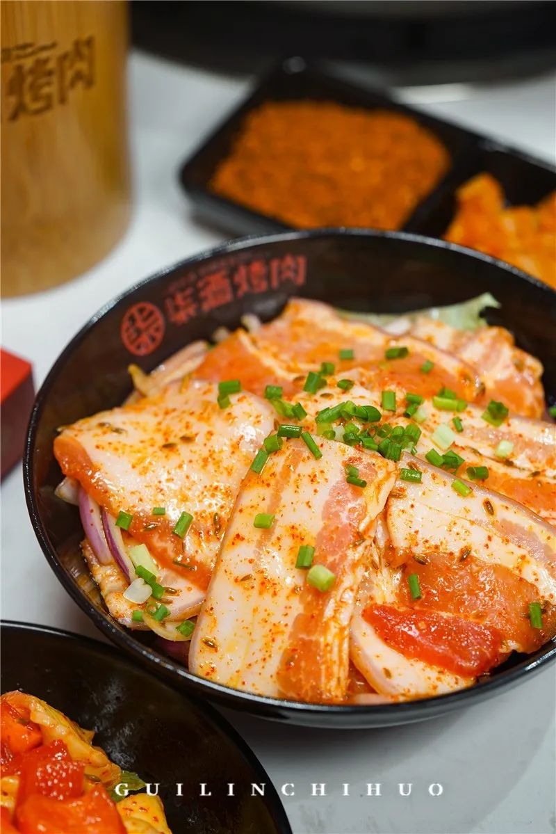 被安利了3年的长沙网红烤肉店，这回在桂林终于吃上了