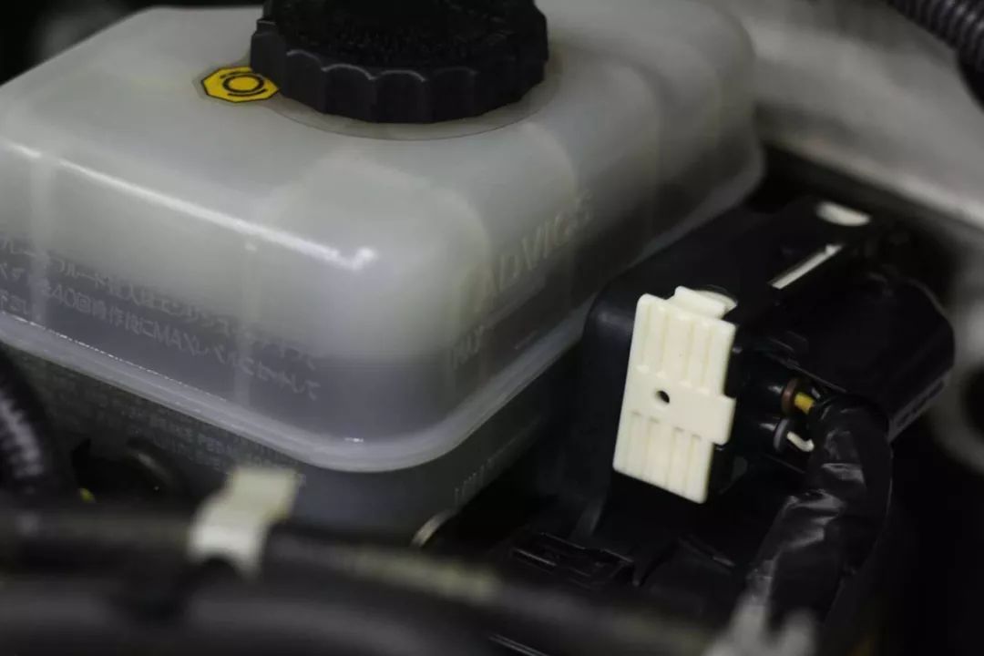 老车翻新：15年后的邂逅，普拉多LC120旧车换新颜，满血复活。