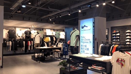 化妆品8折、拆盲盒送iphone、服饰5折，商场年中庆我选这家