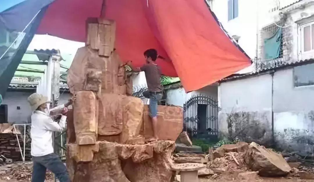 价值240万非洲的原木,雕刻成品出来后震惊全场,一片心疼声!