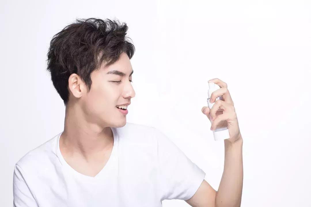 男士爽肤水的正确用法,男士要不要涂防晒