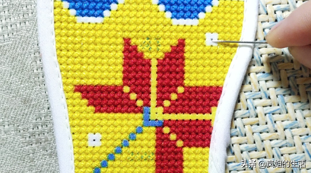 龙凤呈祥十字绣鞋垫背面,十字绣鞋垫背面半针怎么办