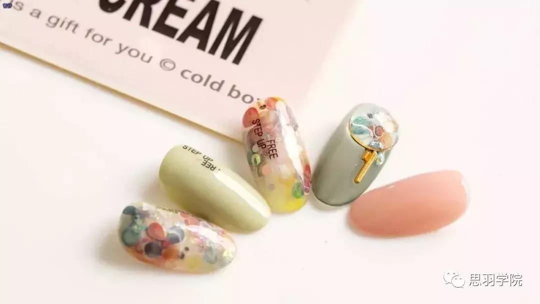 美甲店吸引客户进店,美甲店怎样与顾客沟通