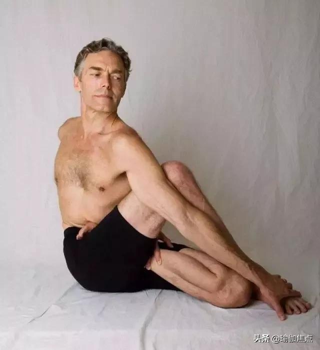 为什么建议你多练平衡体式,为什么多练背多练腿少练腹