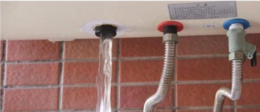 热水器镁棒的位置漏水漏电怎么办,电热水器换镁棒污垢太多会漏电吗