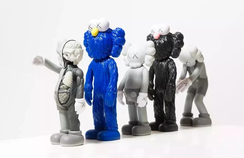 优衣库kaws还会补货吗,疯抢优衣库kaws衣服