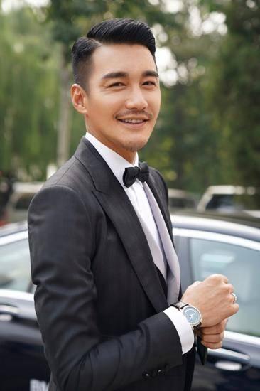 真爱总在酒吧遇见?胡兵又被曝酒吧密会,曾进错特殊酒吧照样热舞