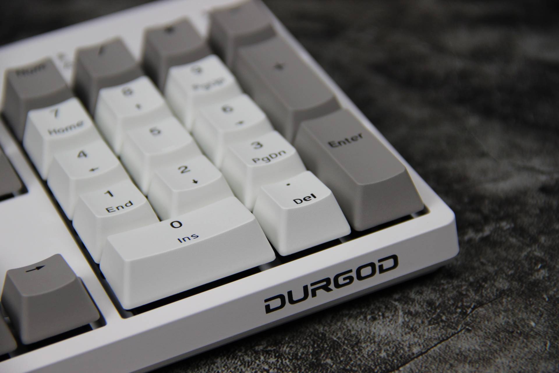 推荐一款新手使用的青轴机械键盘,银轴冰蓝灯机械键盘推荐