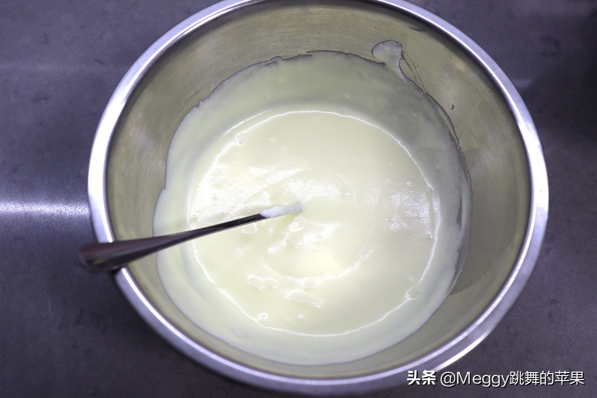 2个鸡蛋蛋糕超级简单零失败,2个鸡蛋1碗面粉不用烤箱教你做