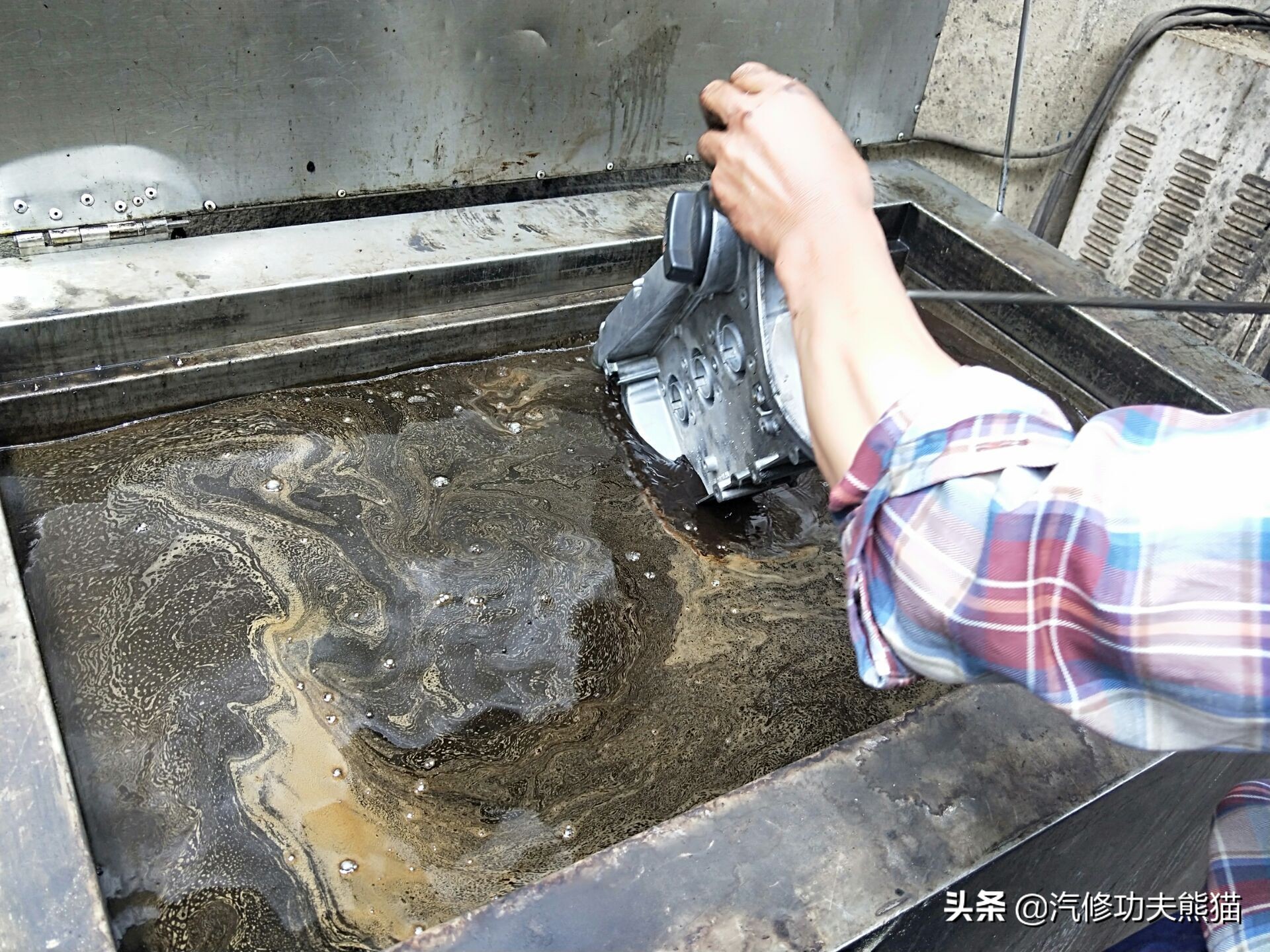 奥迪a61.8发动机大修费用,老款奥迪a6六缸发动机大修全过程