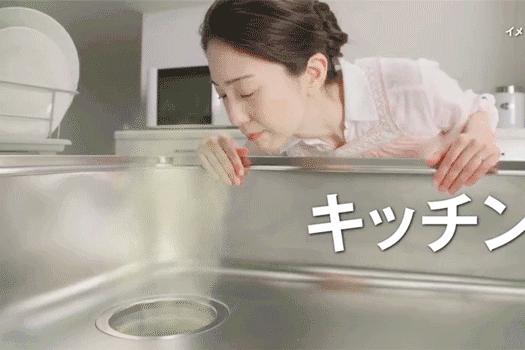 家里下水道堵塞发臭,别用开水冲!教你1个小技巧,再也不发愁