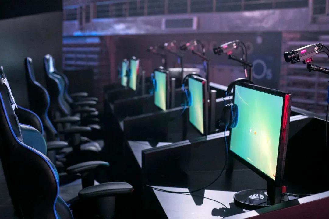 孩子网课看手机要怎么教育 (如何让孩子使用手机和网课)