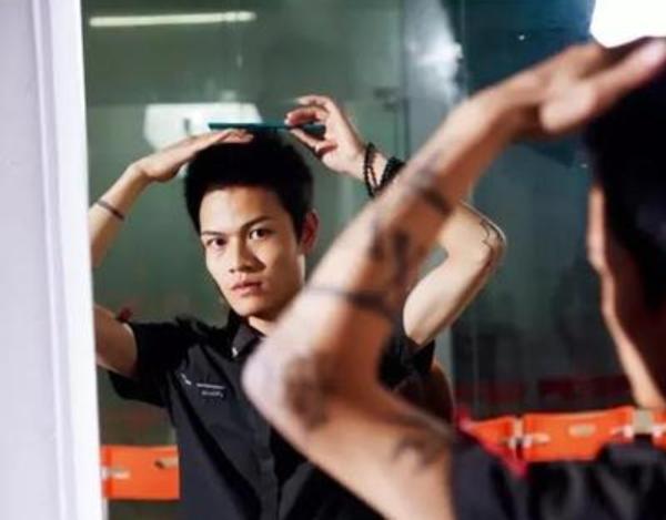 广东小伙罗福兴:11岁创办“杀马特家族”,拒绝富婆追求后怎样