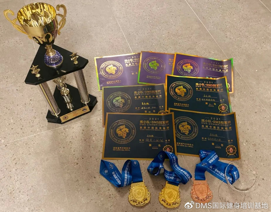 她，环游50+国家，40岁开始健身47岁登台参赛，她叫艾文仍在追梦