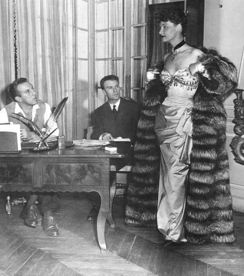 这位香奈儿的死对头，迪奥先生齐名，打造出最原汁原味的法式优雅