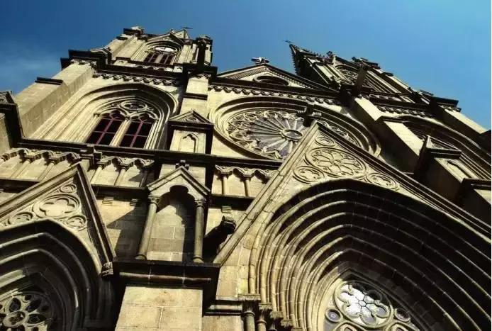 何必到法国，广州有座石头做的“巴黎圣母院”，不只是信徒的天堂