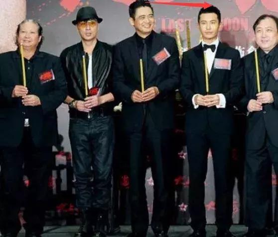 黄晓明回应“增高鞋垫”风波，高脚背的人，到底该如何选鞋？