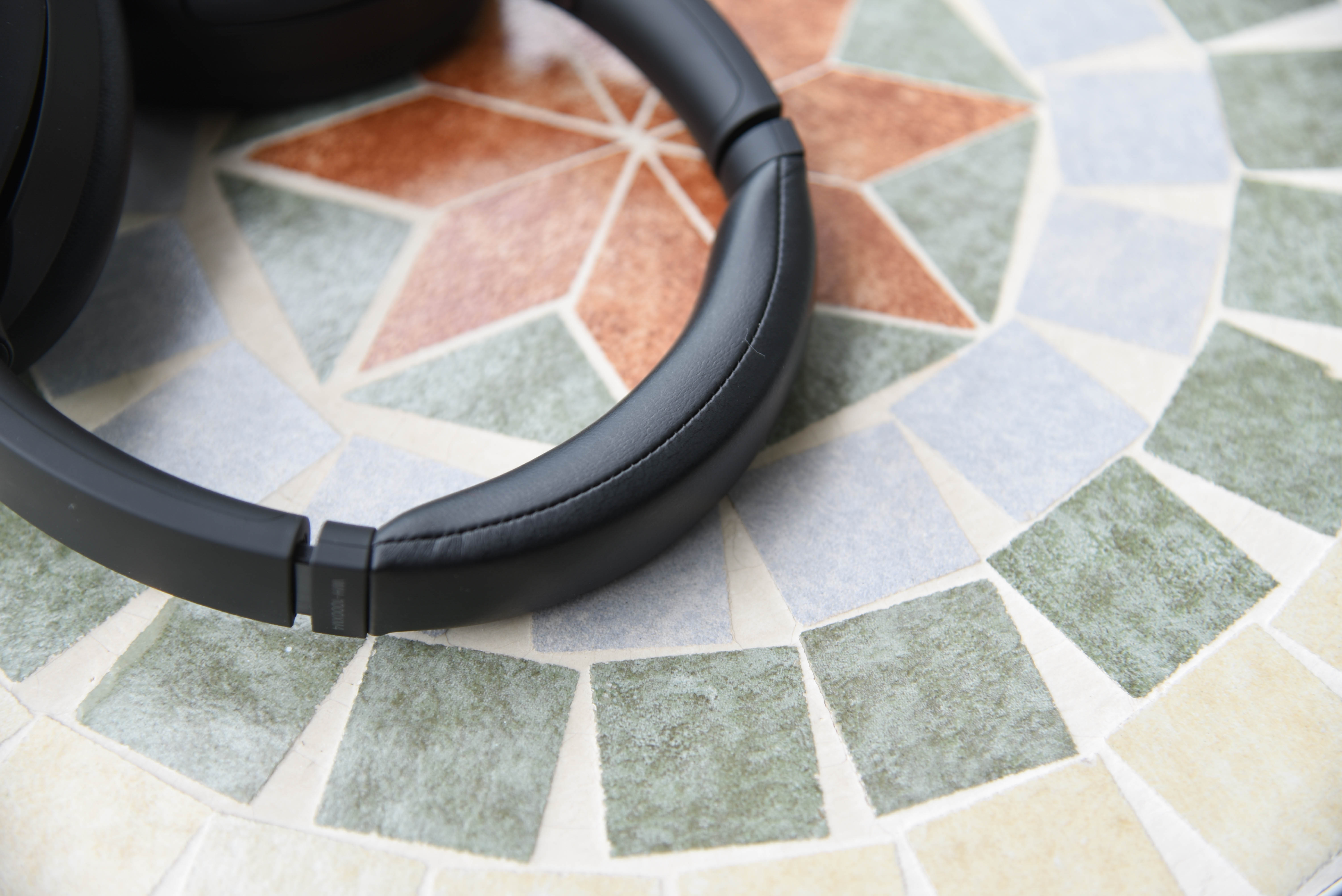 看似平静实则暗藏凶险,看似表面平静实则暗藏汹涌