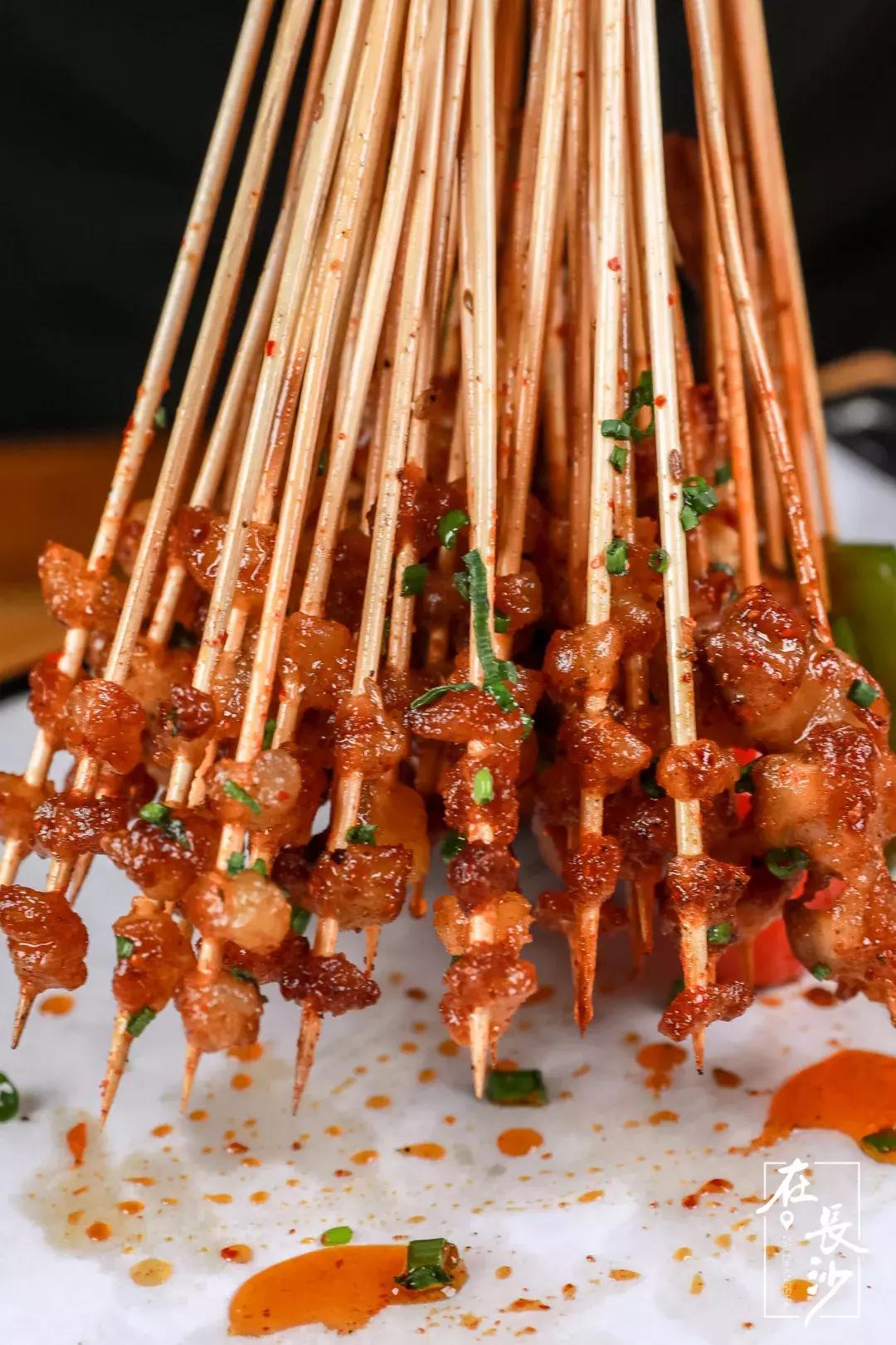 长沙吃夜宵吹晚风的地方,长沙的夜晚烧烤