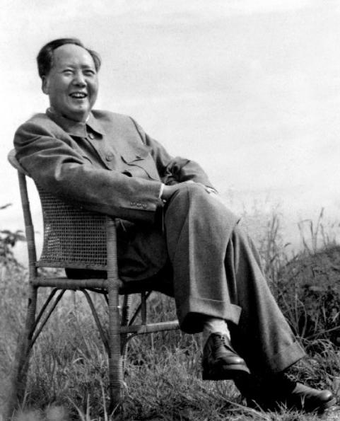 皮拖鞋：毛*东泽**多节俭？火车上意外发现皮拖鞋，整整穿了27年