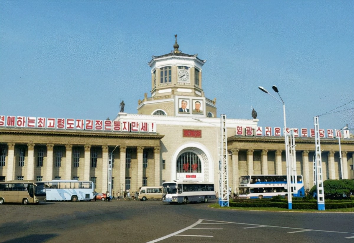 朝鲜现实影像,朝鲜士兵观察韩国动态图片