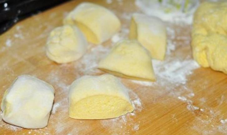 做玉米面馒头怎么能不粘手,玉米面馒头怎样发才蓬松柔软