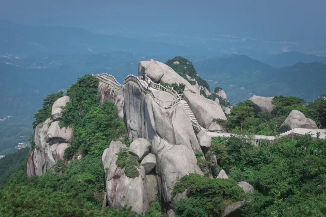 五岳中的南岳位于哪个省,九华山和天柱山哪座更值得游一游