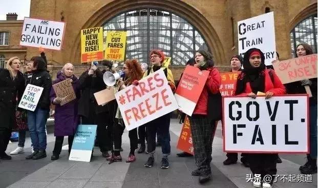 英国也抢不到票，求中国人给他们做了个“12306”