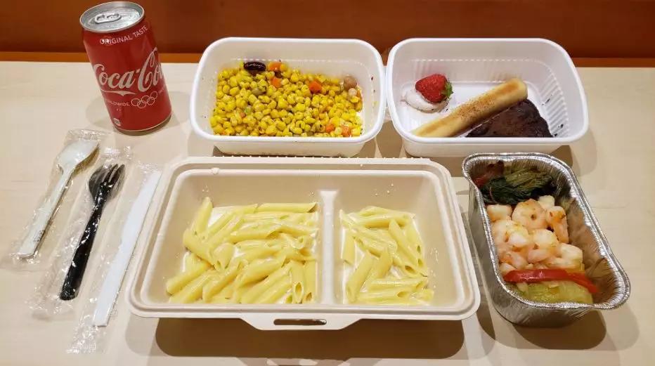 老外评价各国隔离餐,外国人看中国隔离餐羡慕吗